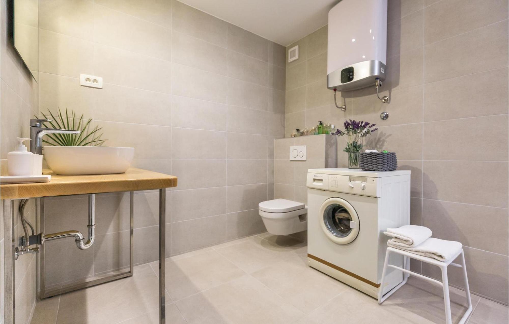 1 Bedroom Gorgeous Apartment In Makarska Exterior foto