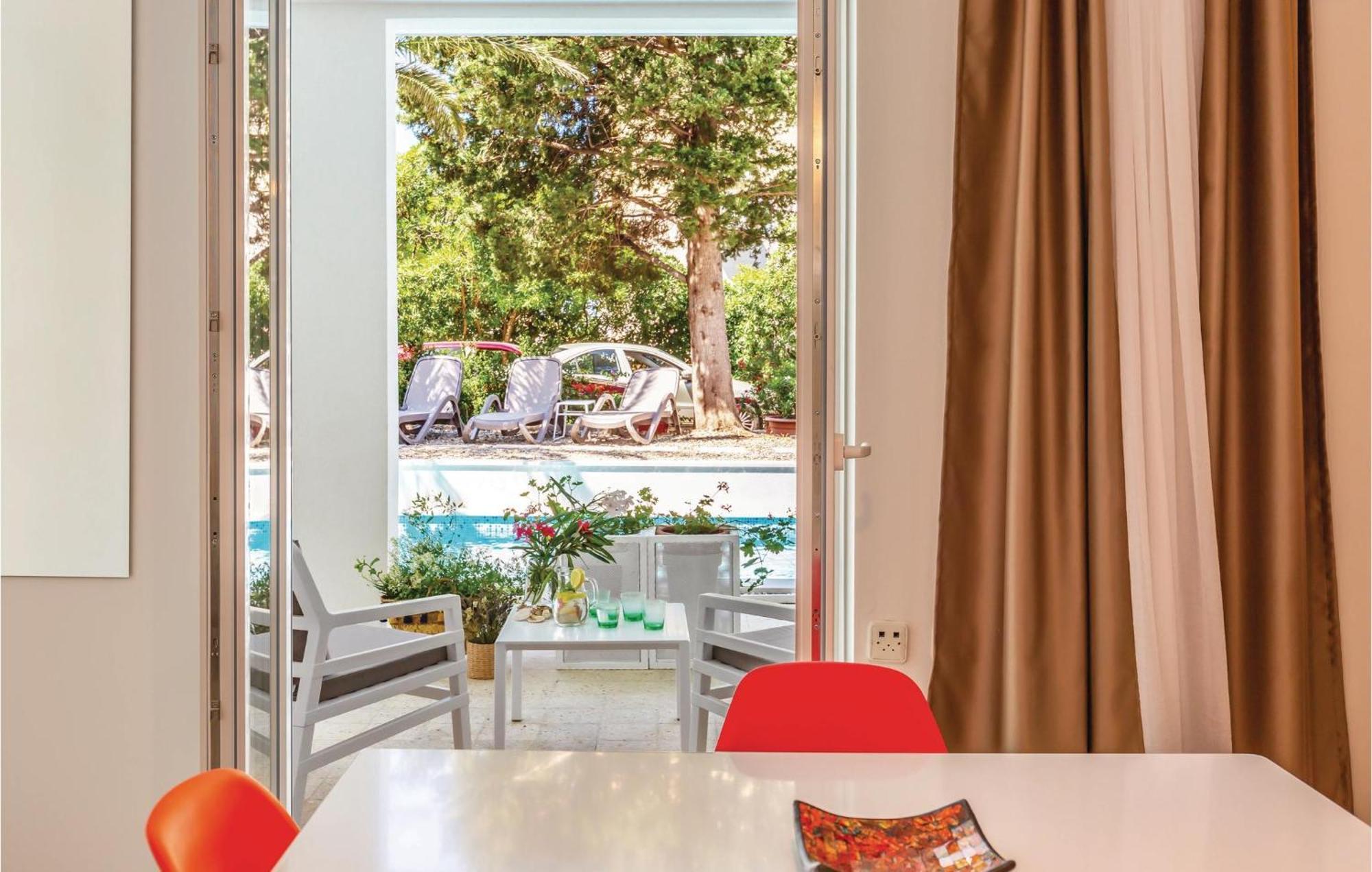 1 Bedroom Gorgeous Apartment In Makarska Exterior foto