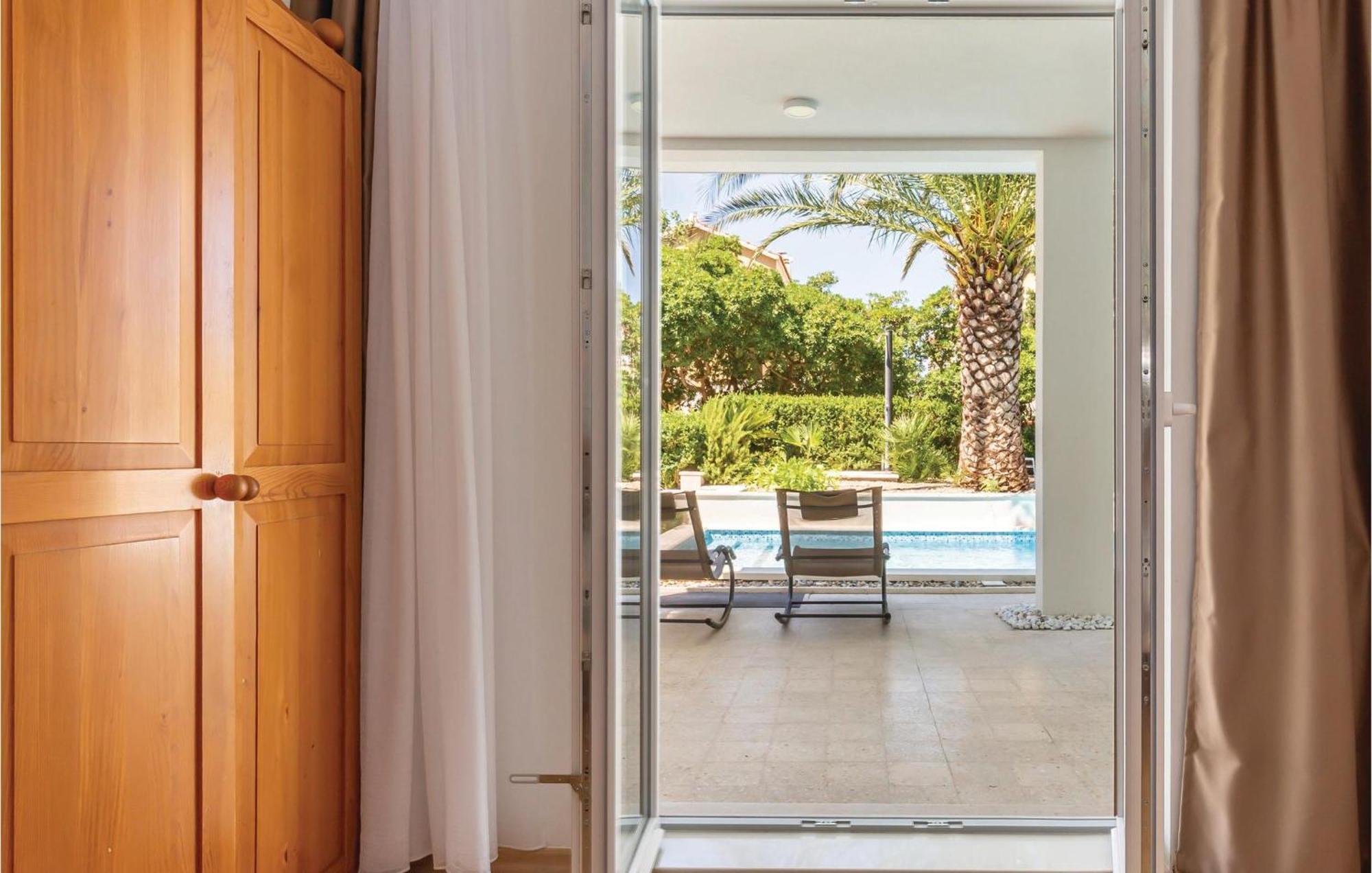 1 Bedroom Gorgeous Apartment In Makarska Exterior foto